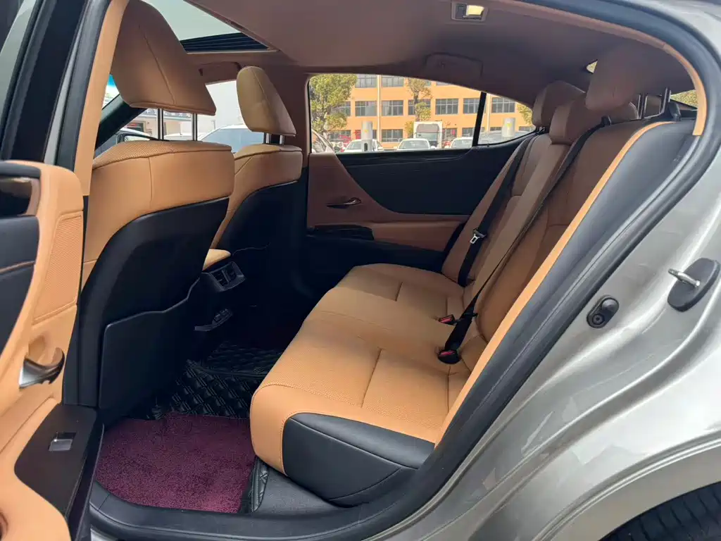 Lexus ES 2022 200 Excellence Edition купить на сайте DeffCars