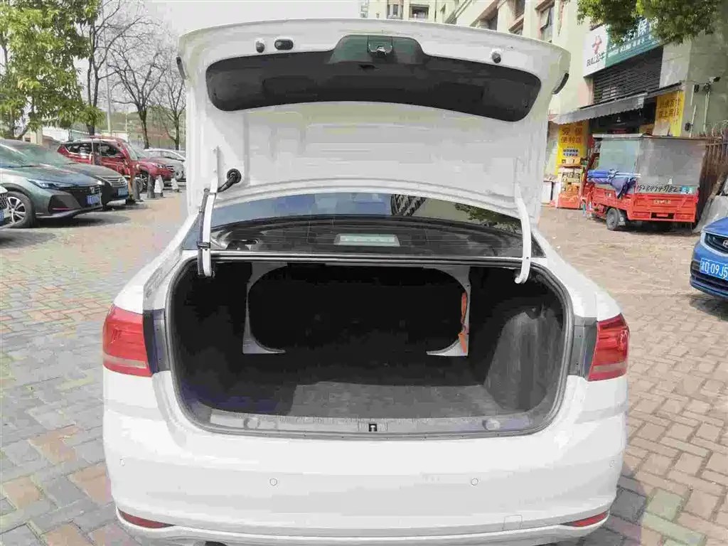 Lavida 2018 Classic 1.5L Automatic Fashion Edition National VI купить на сайте DeffCars