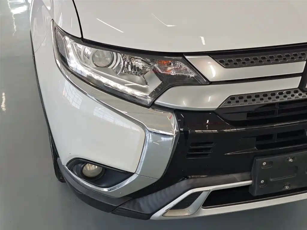 Outlander 2019 2.0L 2WD Enjoy Edition, 5 seats, National VI купить на сайте DeffCars