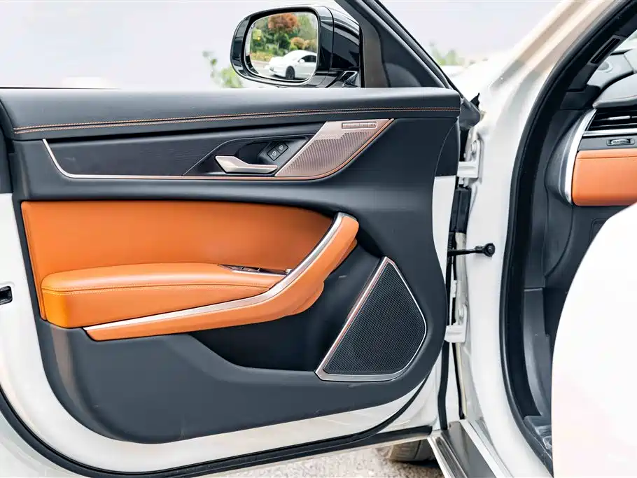 Jaguar XFL 2024 2.0T P300 four-wheel drive flagship sports gold version купить на сайте DeffCars