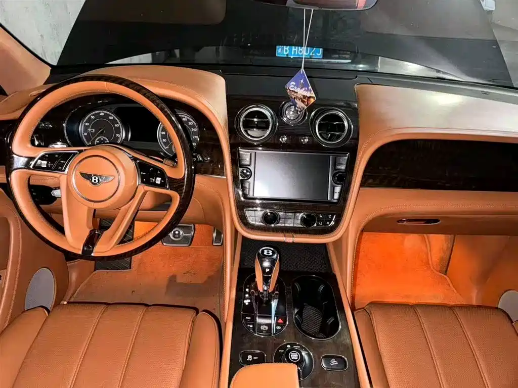 Bentayga 2018 4.0T V8 купить на сайте DeffCars