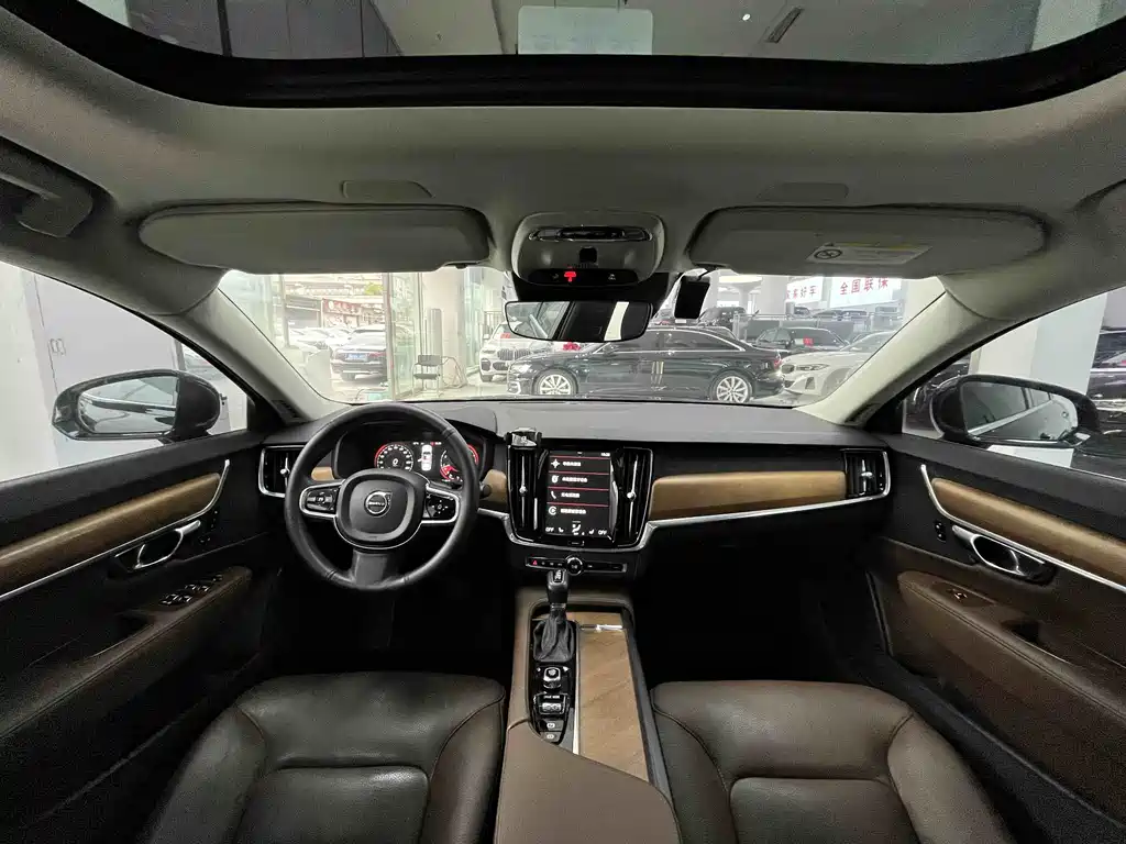 Volvo S90 2020 T5 Zhiyi Luxury Edition купить на сайте DeffCars