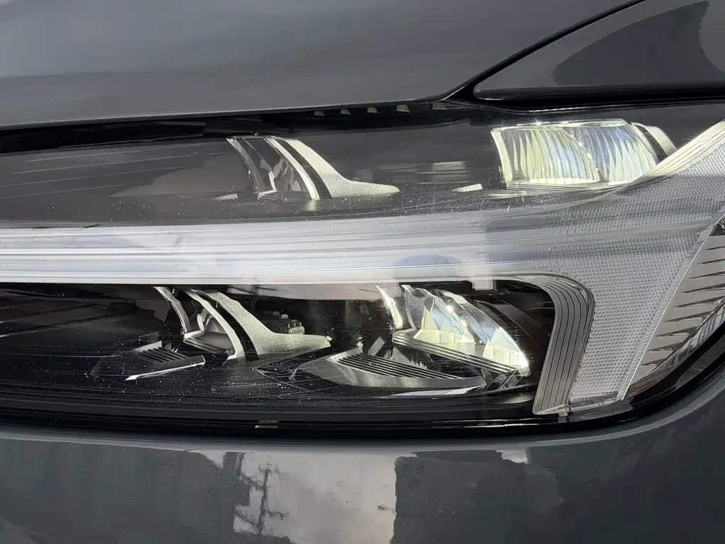 Volvo XC60 2022 B5 four-wheel drive Zhiyi Sports Edition купить на сайте DeffCars