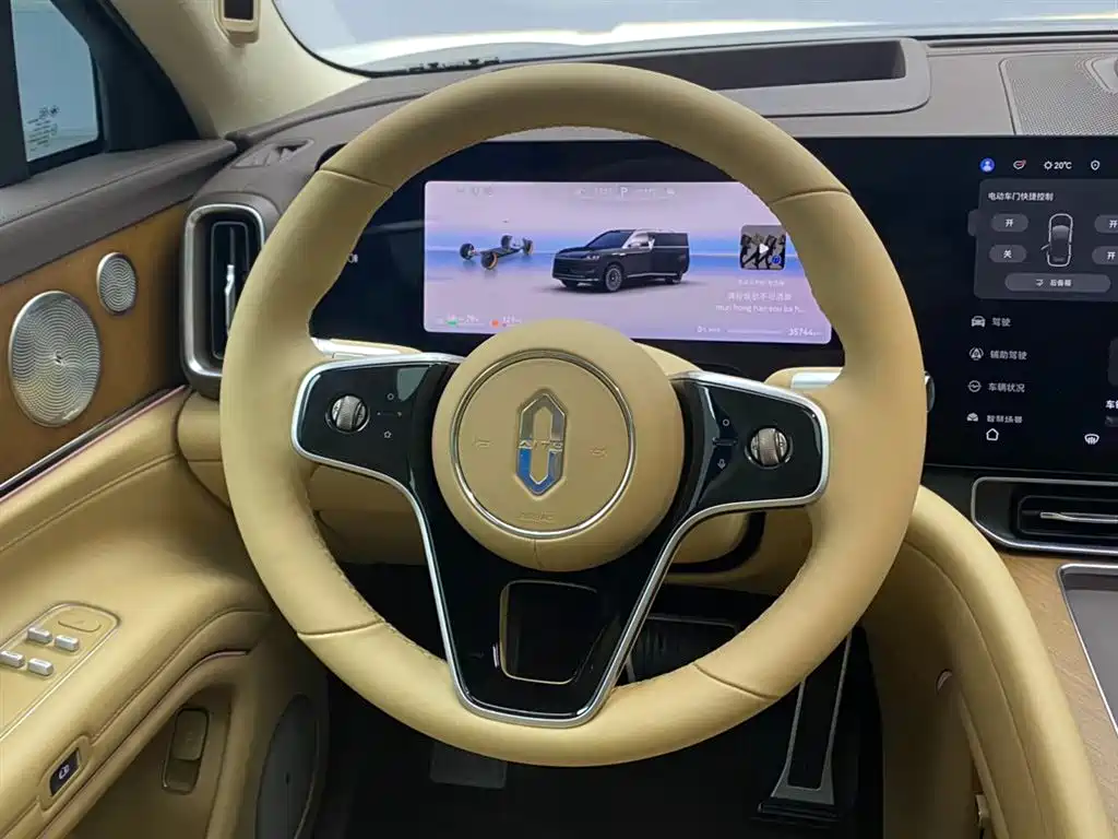 Wenjie M9 2025 extended range Ultra version 52kWh 6-seater version 192-line lidar) купить на сайте DeffCars