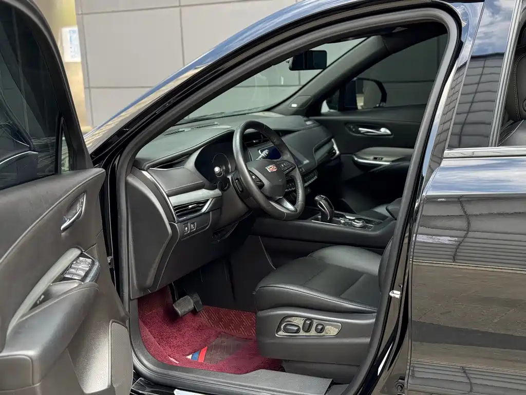 Cadillac XT4 2018 28T two-wheel drive leading model купить на сайте DeffCars