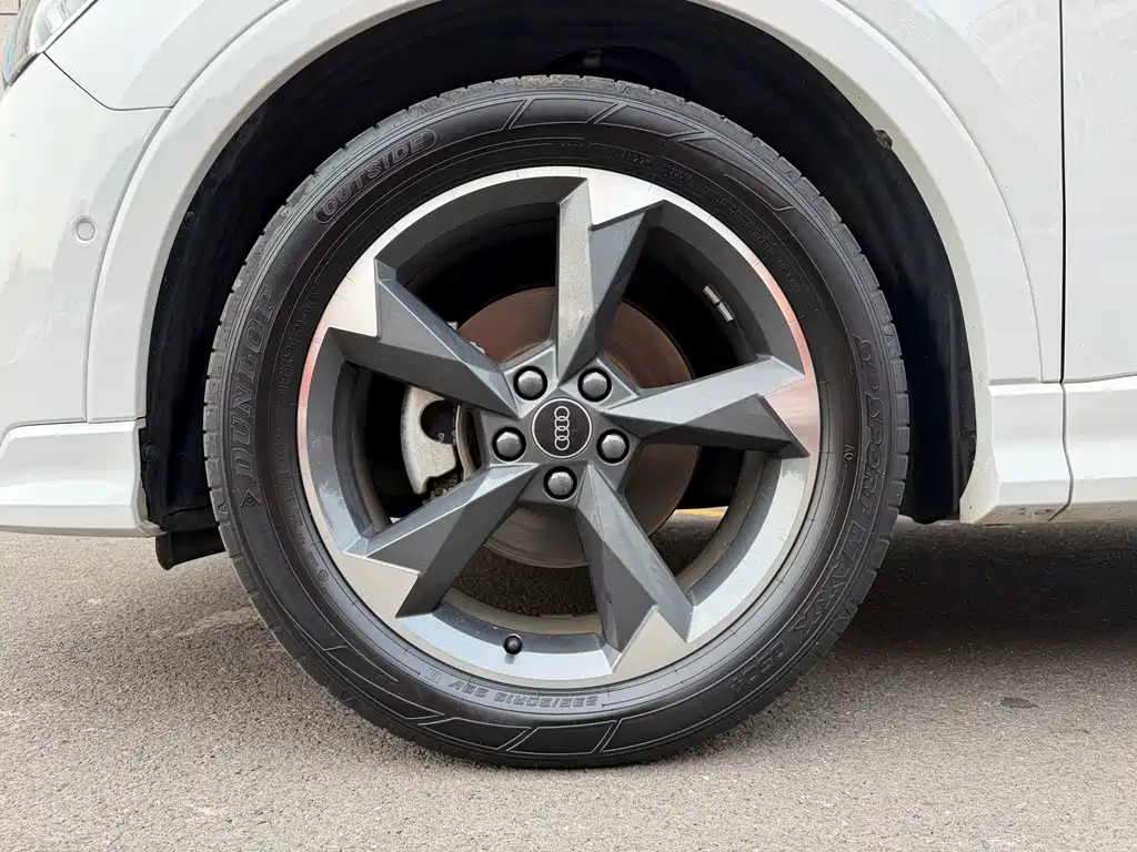 Audi Q3 2023 35 TFSI Fashionable and Dynamic (1.4T) купить на сайте DeffCars