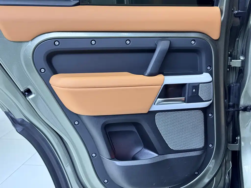 Land Rover Defender 2023 130 3.0T P400 HSE купить на сайте DeffCars