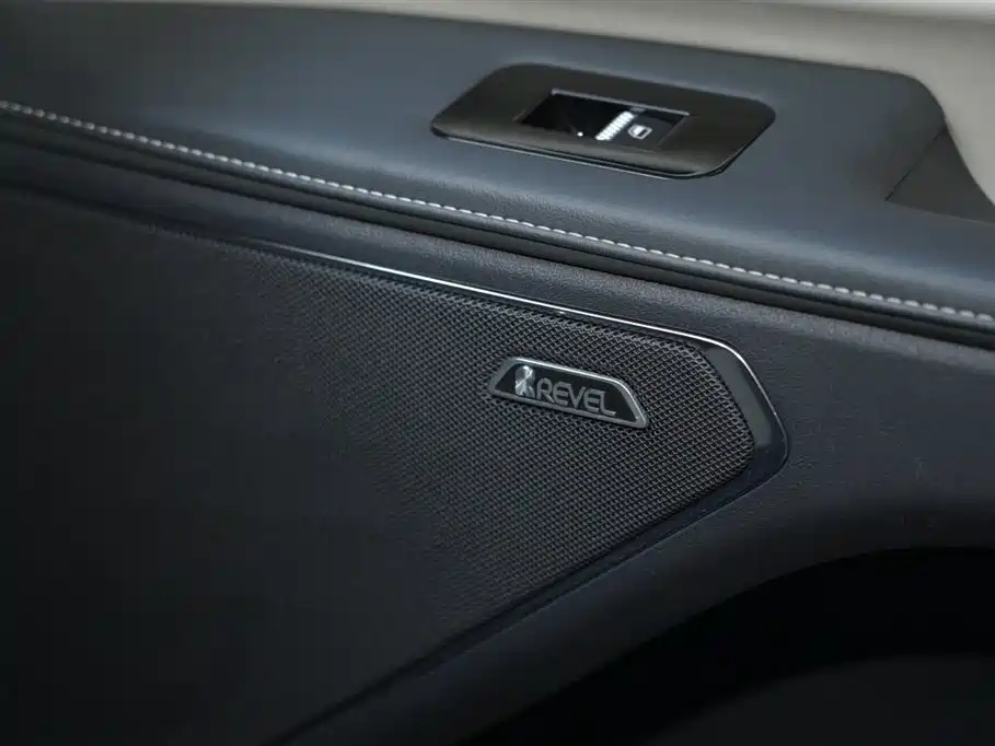 Voyager 2023 2.0T four-wheel drive Zunrui version купить на сайте DeffCars