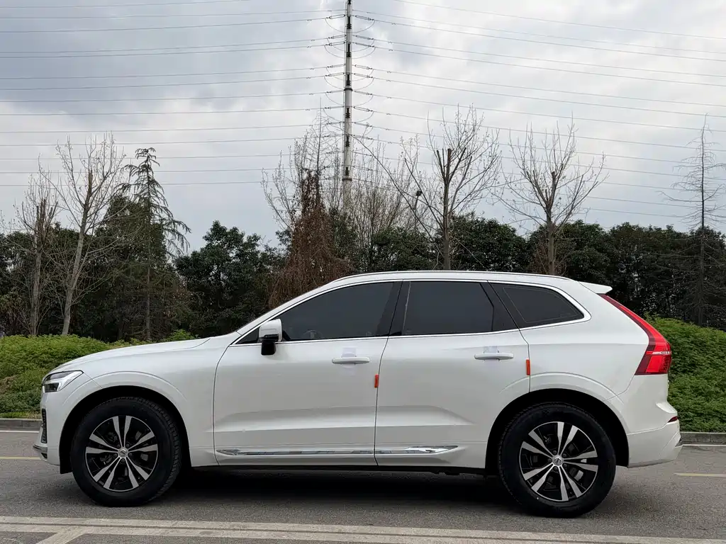 Volvo XC60 2023 B5 four-wheel drive Zhiyi Luxury Edition купить на сайте DeffCars