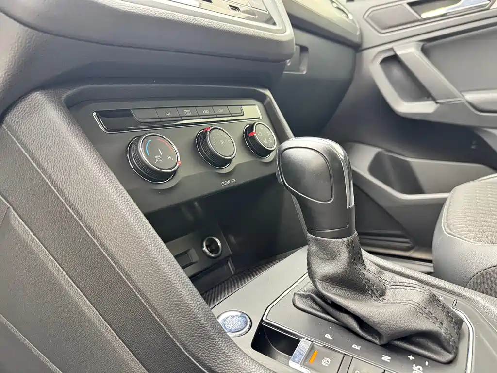 Tiguan L 2020 330TSI automatic two-wheel drive fashion version National VI купить на сайте DeffCars