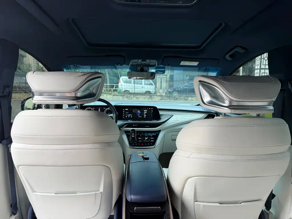 Buick GL8 2020 Avenir Four Seater Exclusive Edition купить на сайте DeffCars