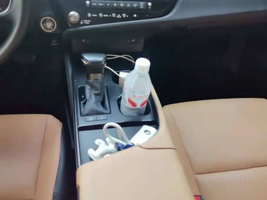 Lexus ES 2022 200 Excellence Edition купить на сайте DeffCars