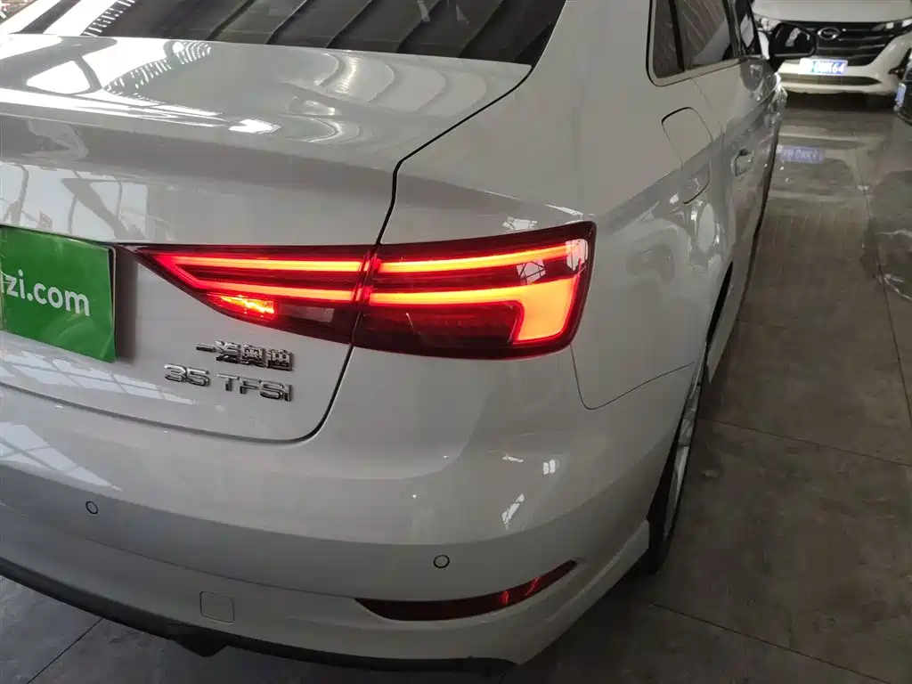 Audi A3 2018 30th Anniversary Limousine 35 TFSI Fashion купить на сайте DeffCars