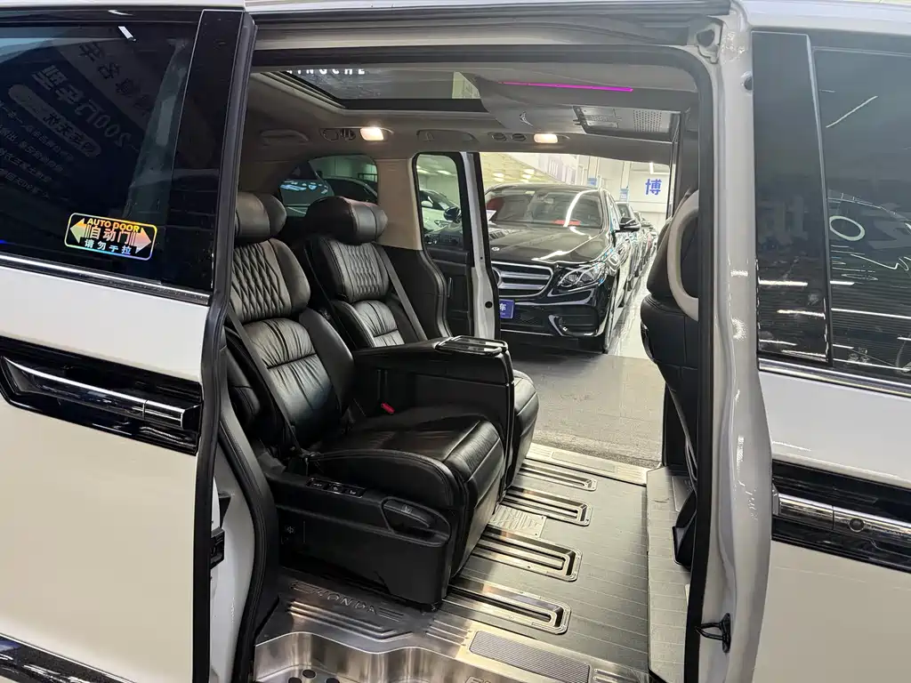 Alison 2022 2.0L e:HEV Deluxe Edition купить на сайте DeffCars