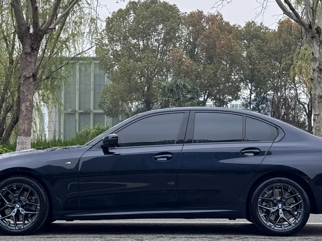 BMW 3 Series 2025 330i M Sports Night Package купить на сайте DeffCars