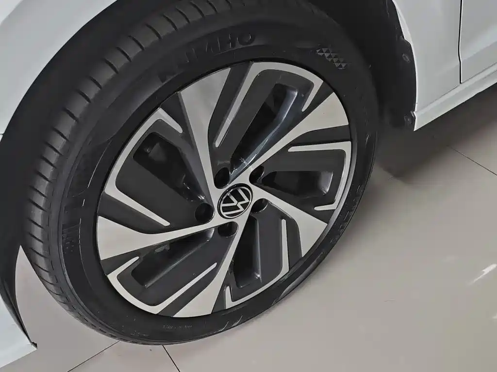 Bora 2025 200TSI DSG Yue Xing Navigation Edition купить на сайте DeffCars