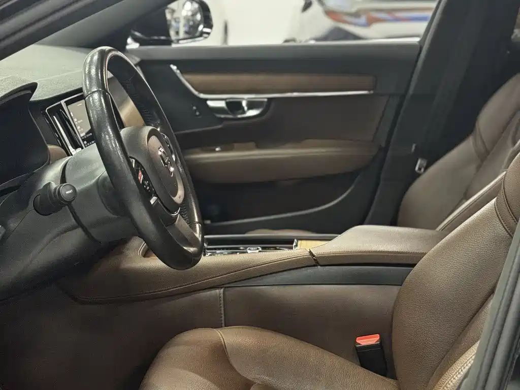 Volvo S90 2022 B5 Zhiyi Luxury Edition купить на сайте DeffCars