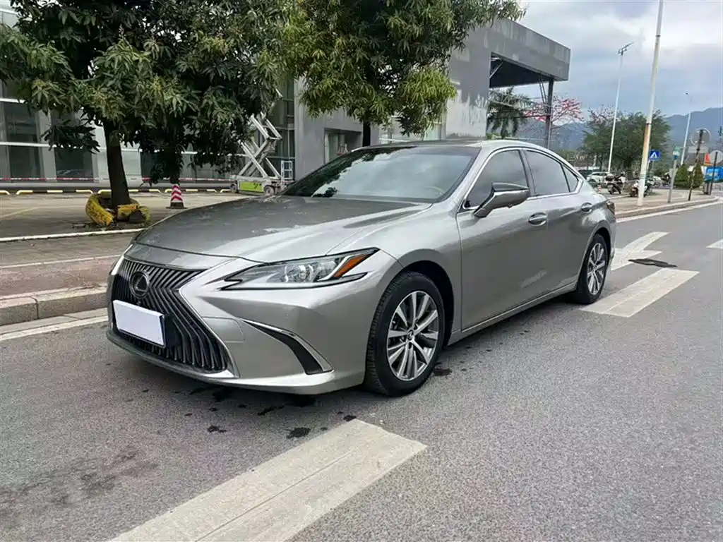 Lexus ES 2020 200 Excellence Edition купить на сайте DeffCars