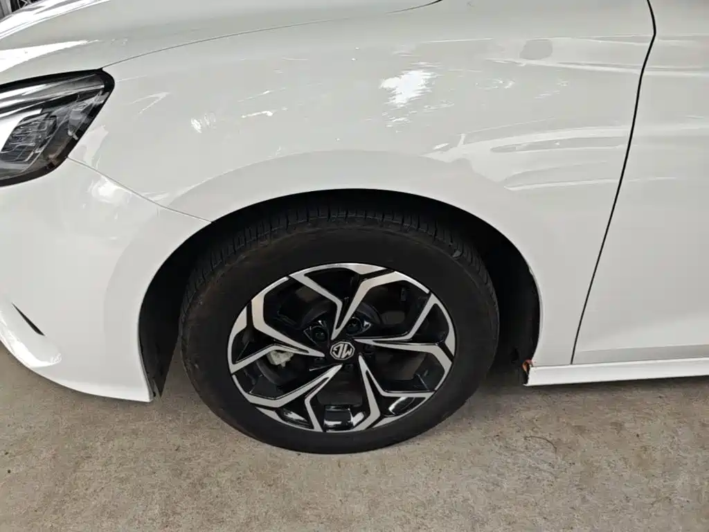 MG5 2023 180DVVT CVT Deluxe Edition купить на сайте DeffCars