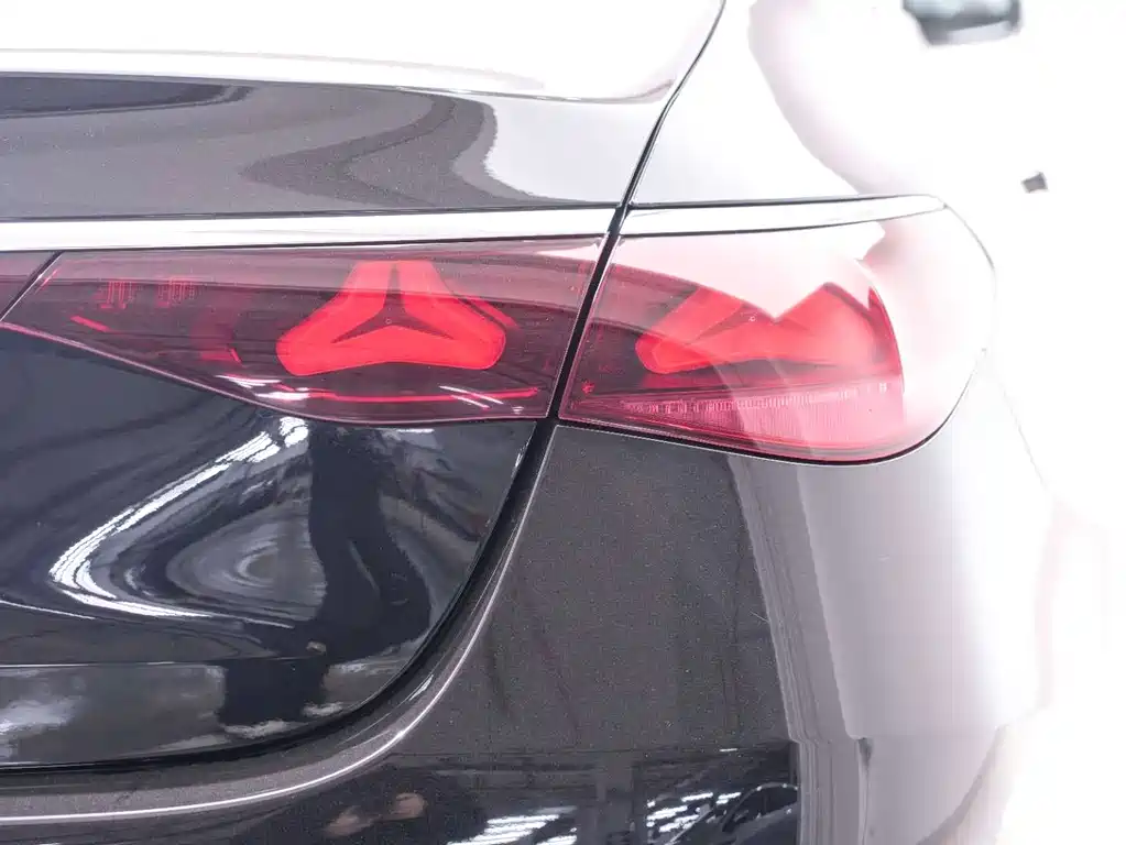 Mercedes-Benz E-Class 2024 E 300 L Luxury Model купить на сайте DeffCars