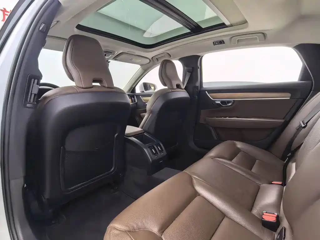 Volvo S90 2020 T5 Zhiyi Luxury Edition купить на сайте DeffCars