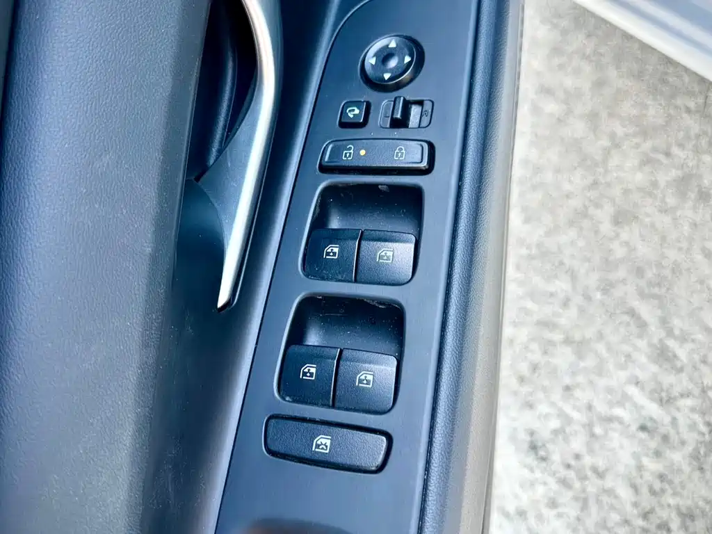 Elantra 2023 1.5L CVT LUX Premium Edition купить на сайте DeffCars