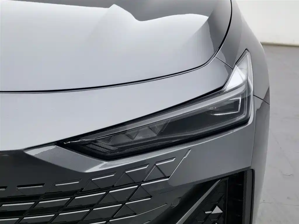 Changan UNI-V 2023 1.5T exclusive model купить на сайте DeffCars