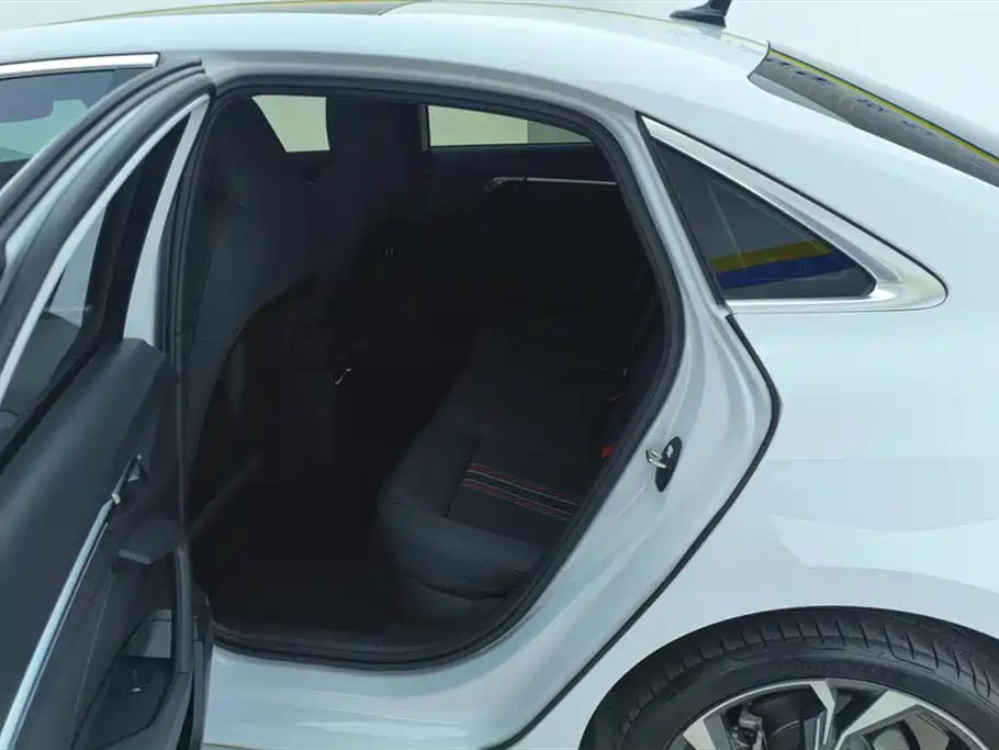 Audi A3 2024 A3L Limousine 35 TFSI Fashionable and Sporty купить на сайте DeffCars