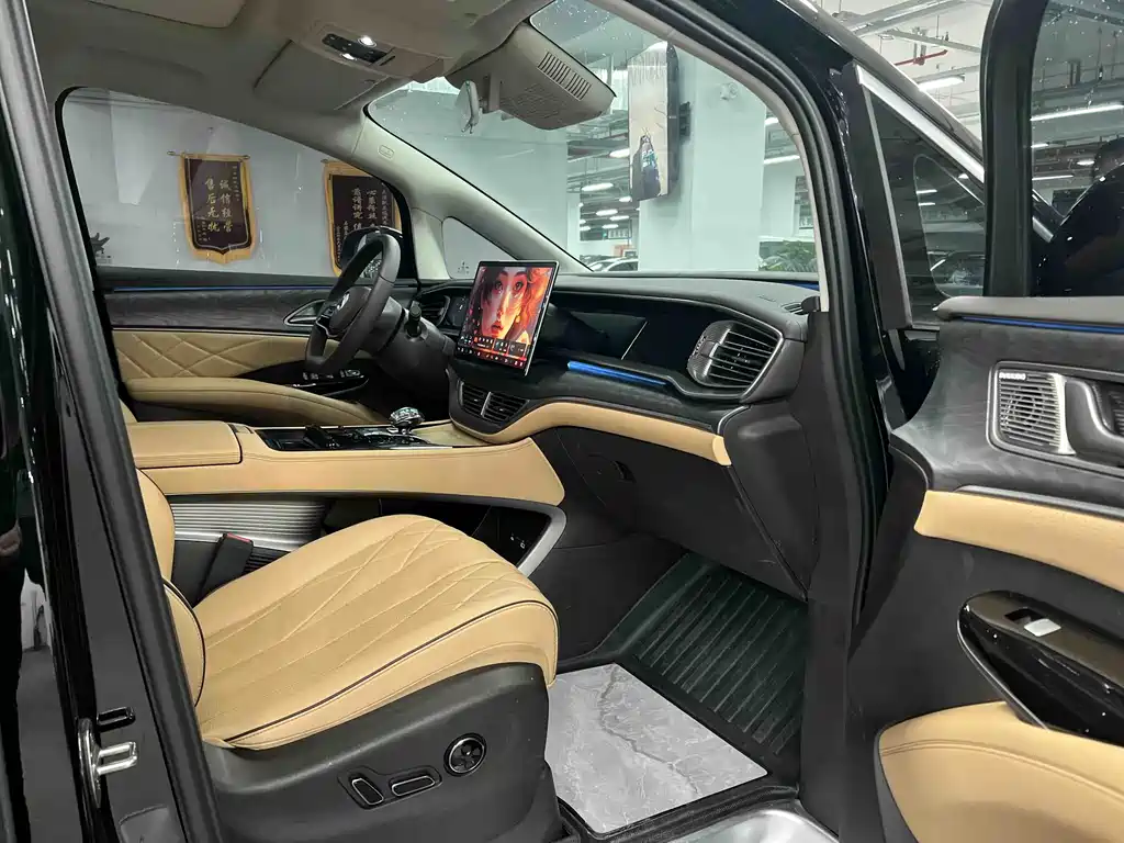 Denza D9 2024 DM-i 980 four-wheel drive premium model купить на сайте DeffCars