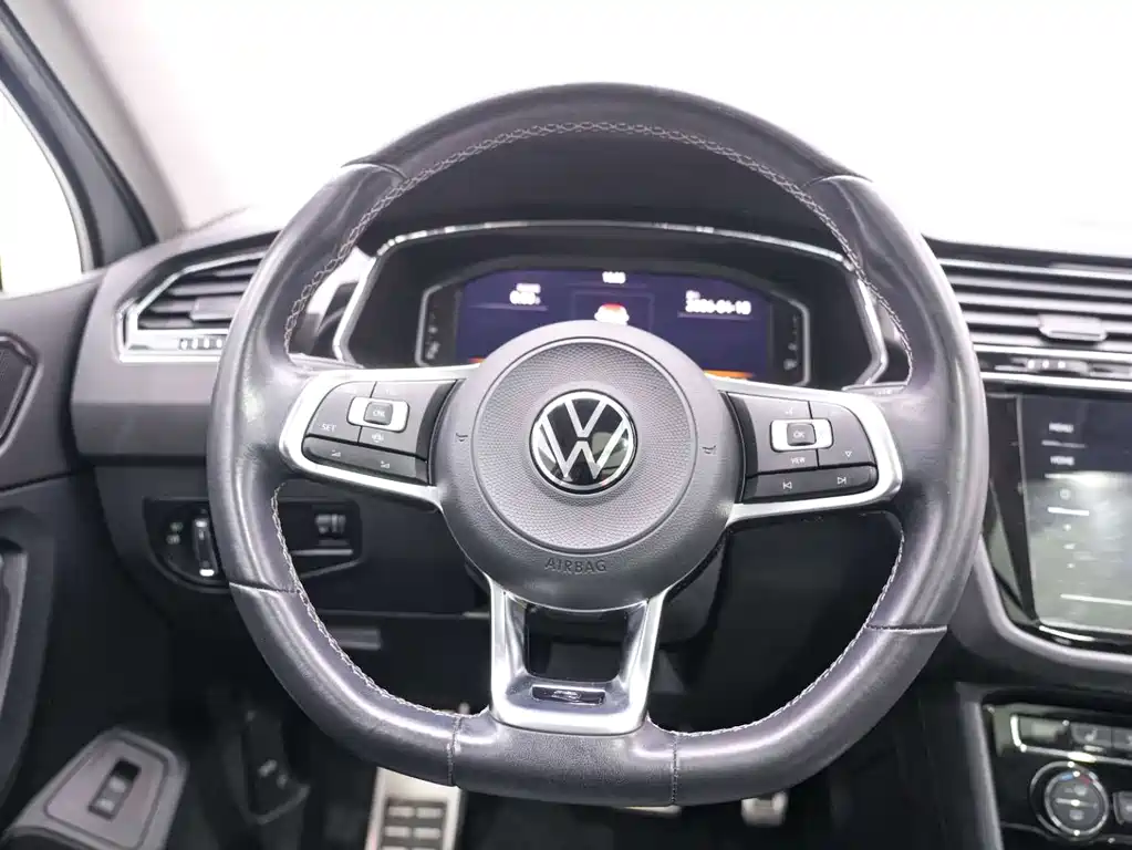 Tiguan L 2021 330TSI automatic two-wheel drive R-Line version купить на сайте DeffCars