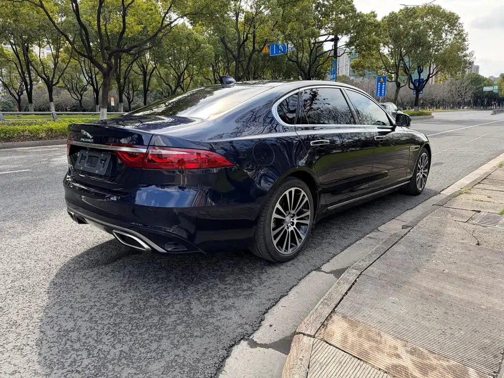 Jaguar XFL 2022 XFL 2.0T P250 two-wheel drive exclusive luxury version купить на сайте DeffCars