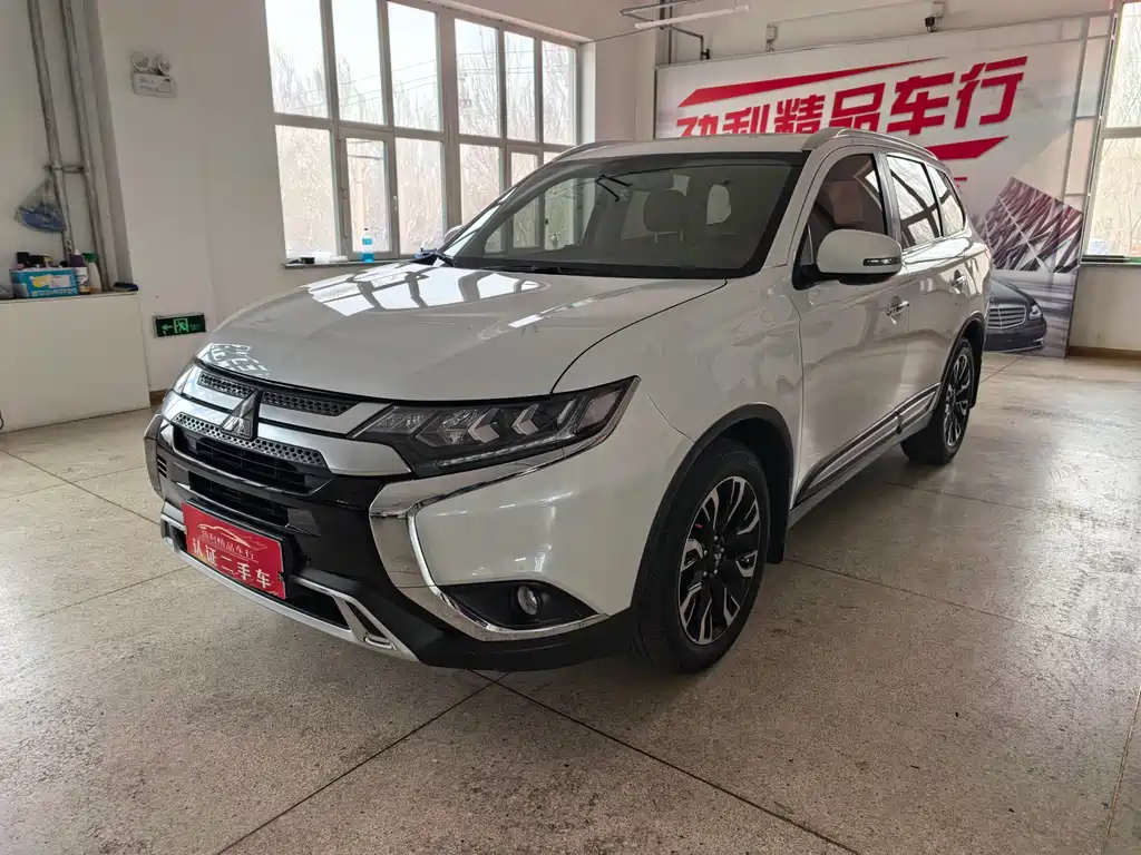 Outlander 2019 2.4L four-wheel drive exclusive version, 5 seats, National VI купить на сайте DeffCars