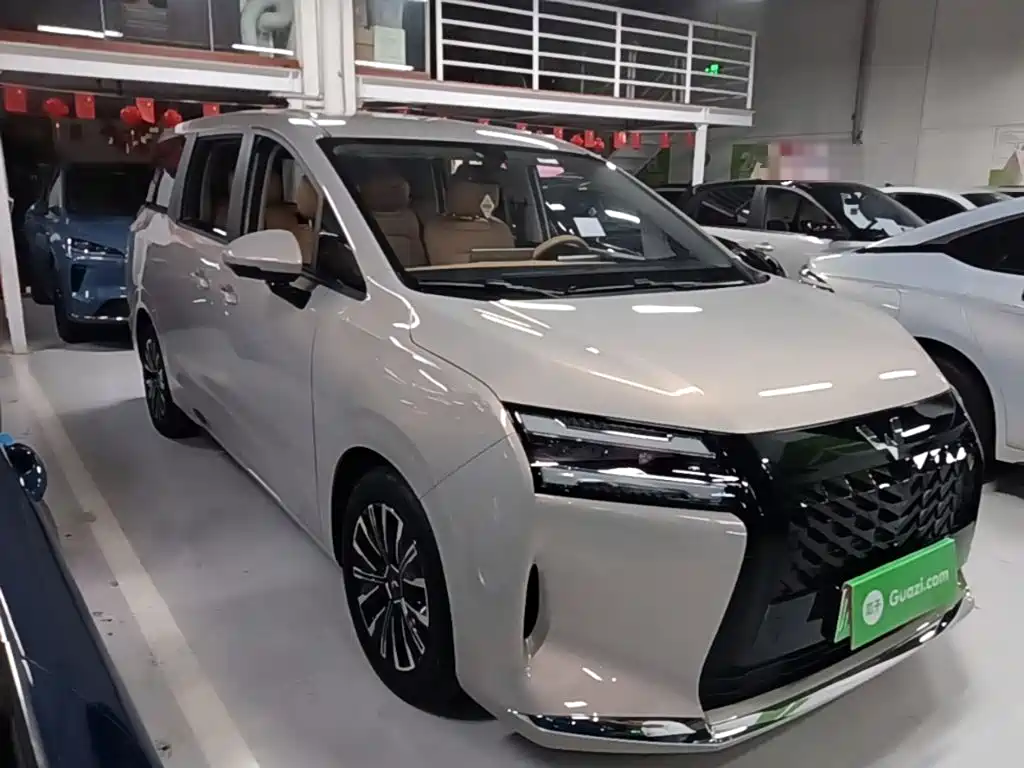 Starlight 730 New Energy 2025 plug-in hybrid 125km luxury model купить на сайте DeffCars