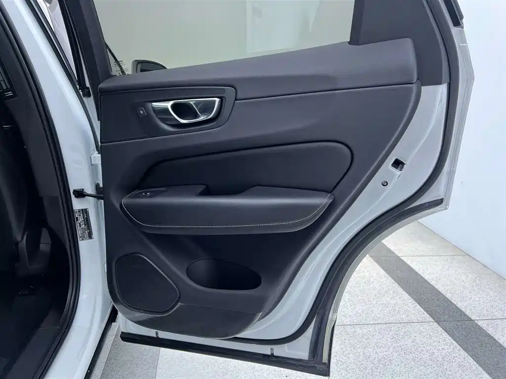 Volvo XC60 2018 T5 four-wheel drive Zhiyuan Sport Edition купить на сайте DeffCars
