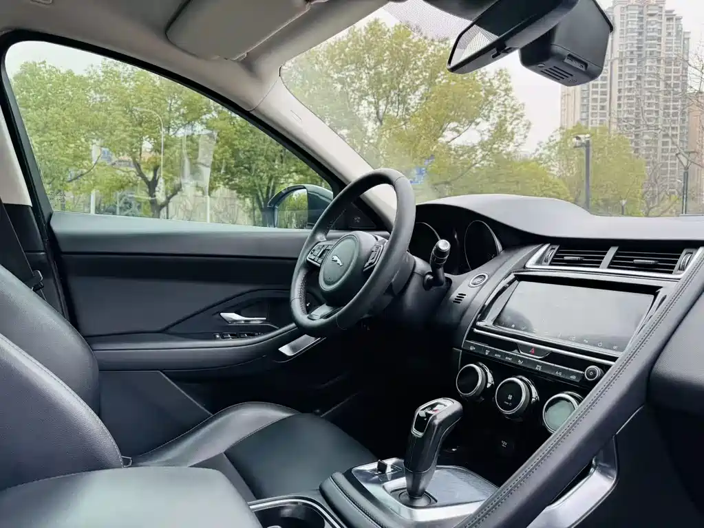 Jaguar E-PACE 2018 P200 National V купить на сайте DeffCars