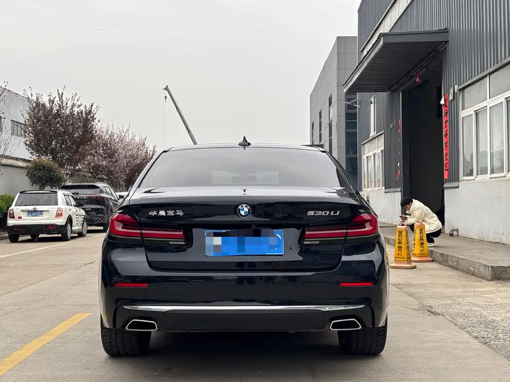 BMW 5 Series 2023 530Li Leading Luxury Package купить на сайте DeffCars