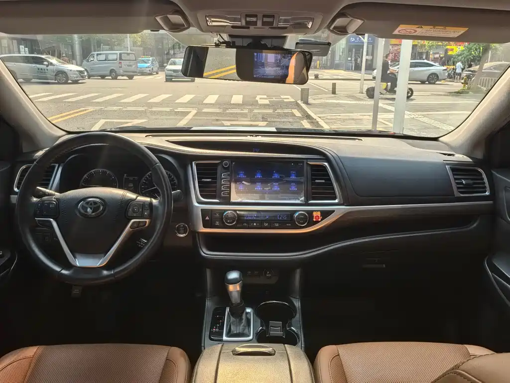 Highlander 2018 2.0T four-wheel drive knight version, 7 seats, National VI купить на сайте DeffCars