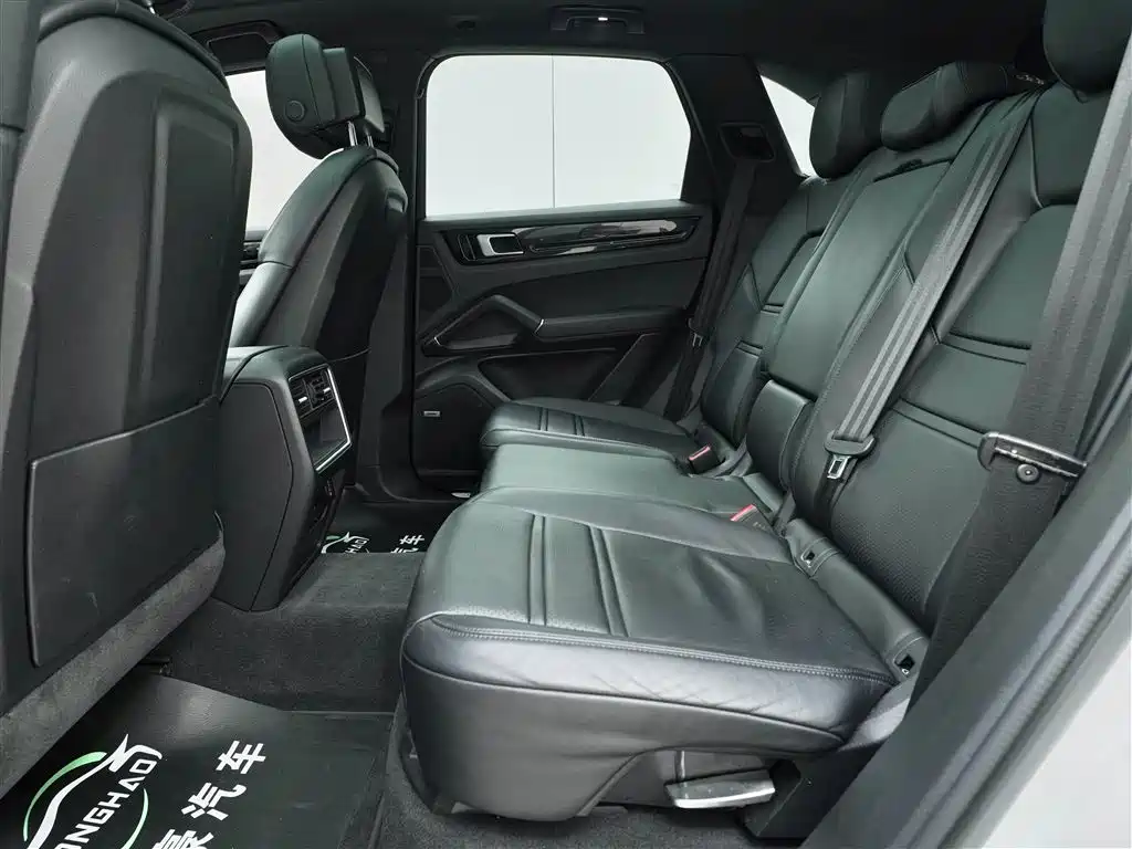Cayenne New Energy 2019 Cayenne E-Hybrid 2.0T купить на сайте DeffCars