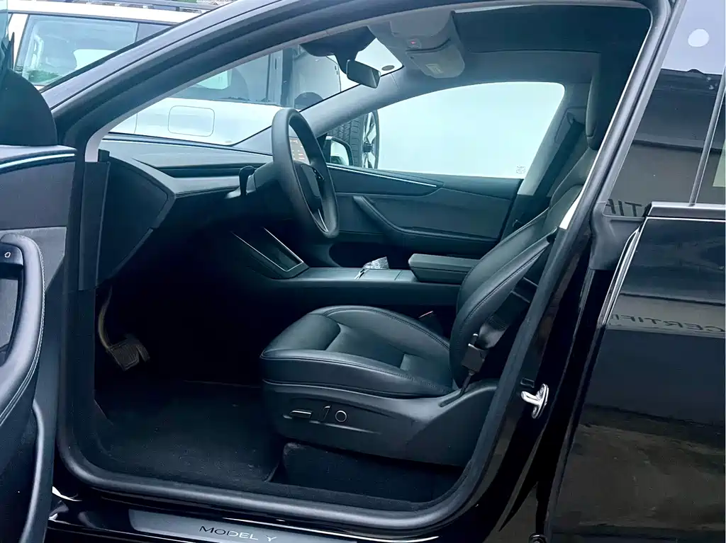 Model Y 2026 long-range rear-wheel drive version купить на сайте DeffCars