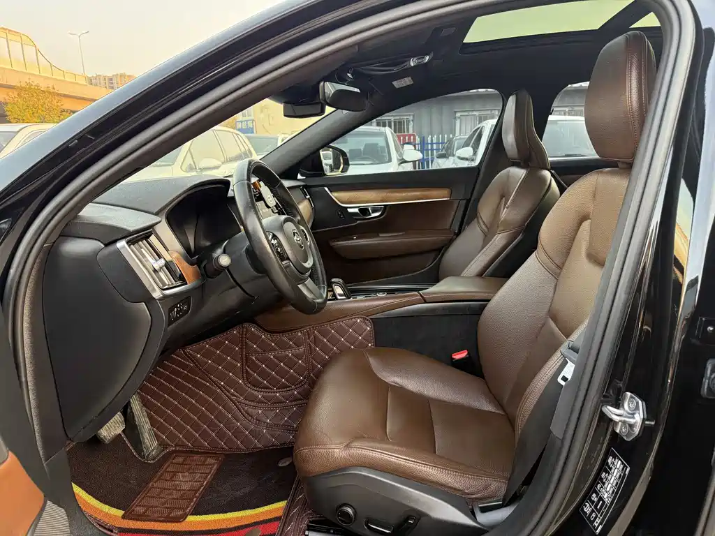 Volvo S90 2021 B5 Zhiyi Luxury Edition купить на сайте DeffCars