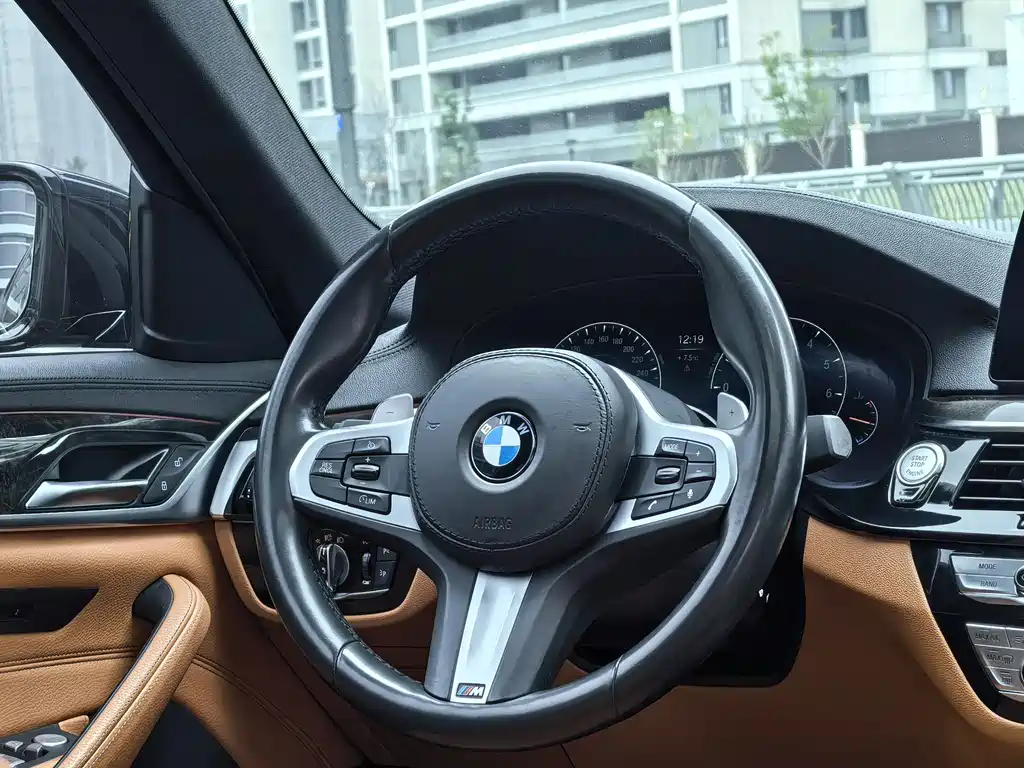 BMW 5 Series 2019 facelift 530Li leading M sports package купить на сайте DeffCars