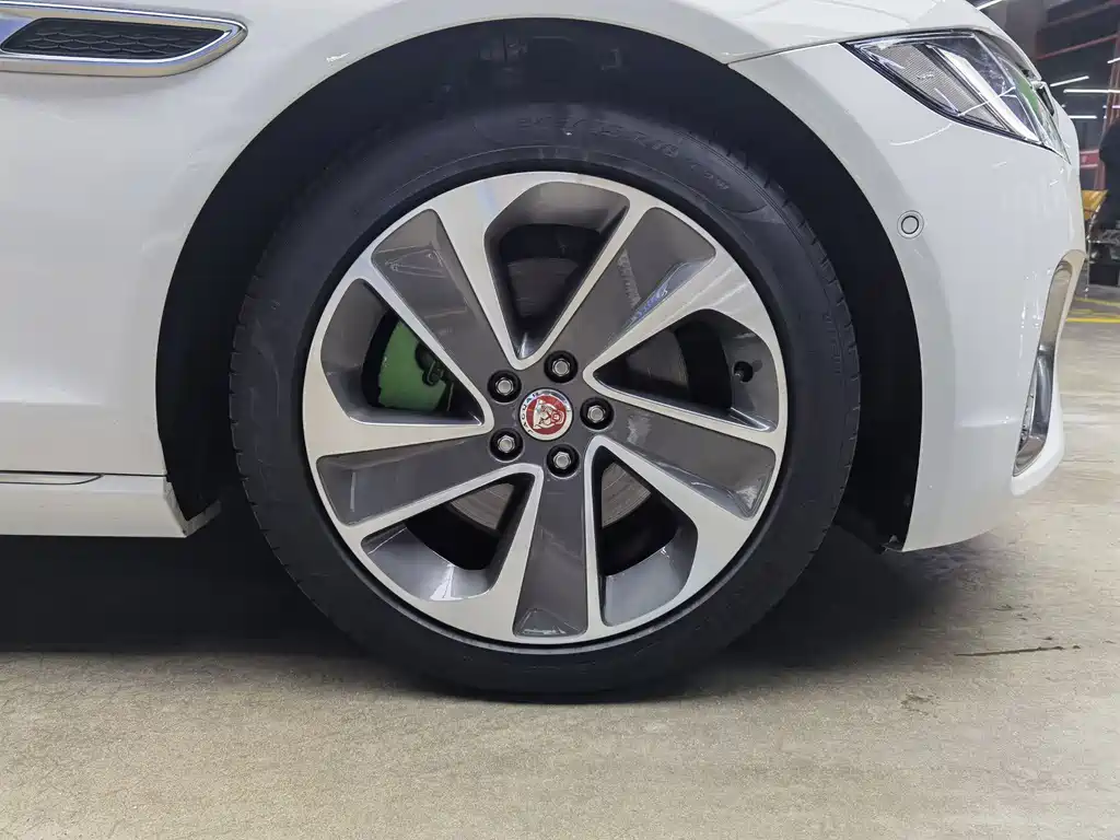 Jaguar XFL 2023 XFL 2.0T P200 2WD Elite Deluxe Edition купить на сайте DeffCars