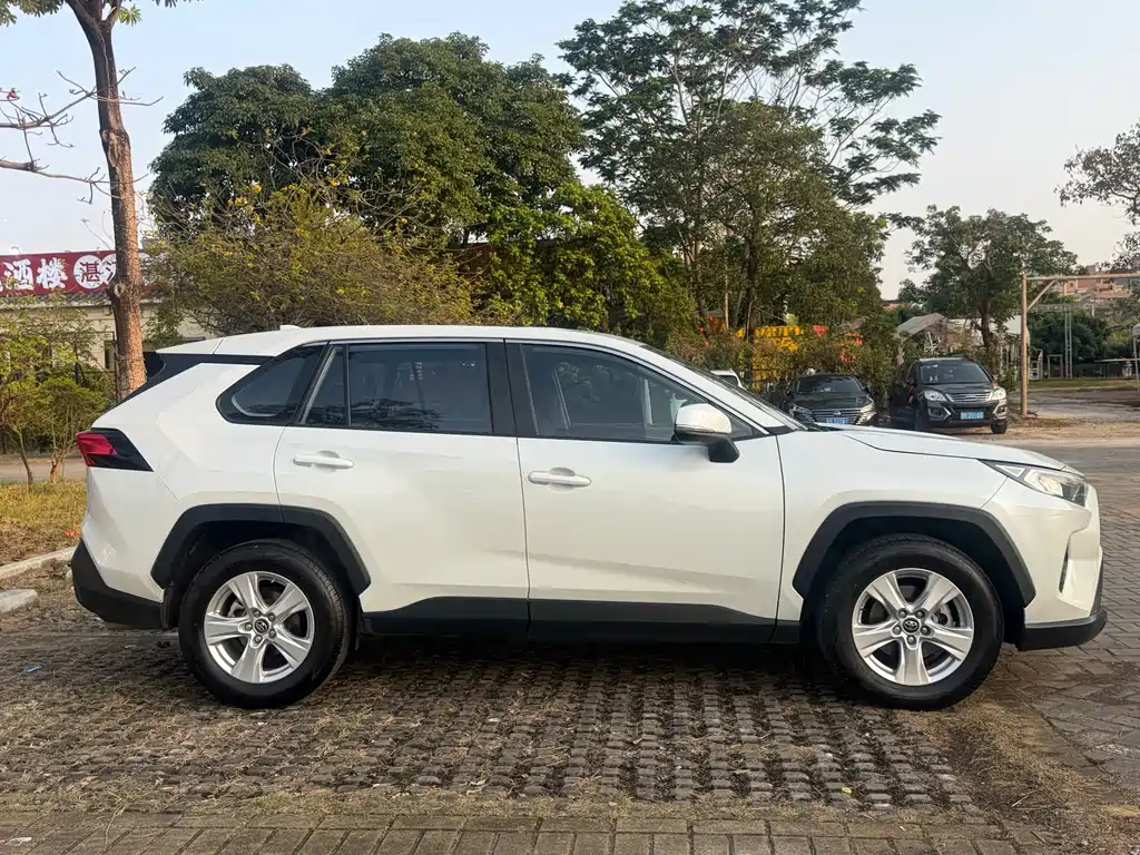 RAV4 Rongfang 2021 2.0L CVT two-wheel drive fashion version купить на сайте DeffCars