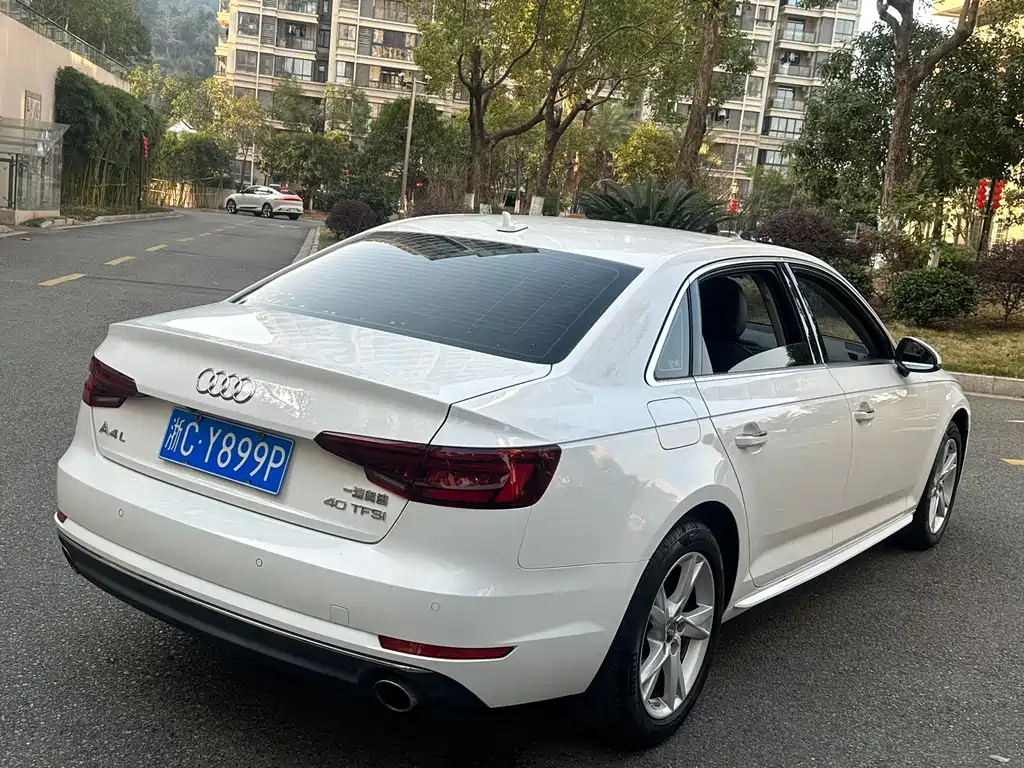 Audi A4L 2018 30th Anniversary Model 40 TFSI Enterprising купить на сайте DeffCars