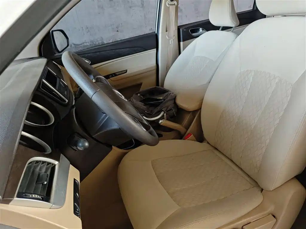 Baojun 730 2016 1.5L manual value model 7 seats National V купить на сайте DeffCars