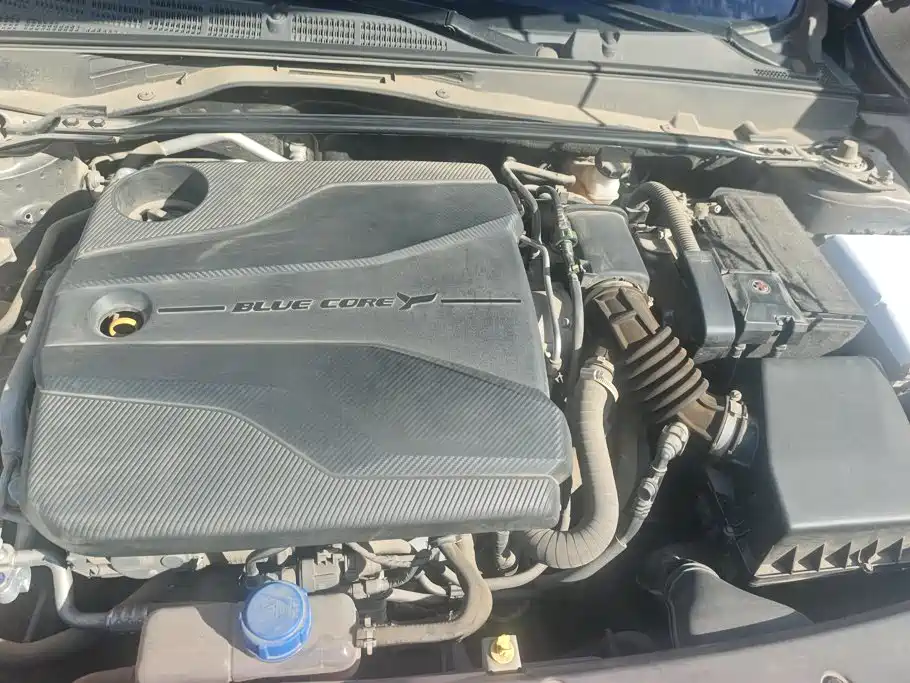 Changan UNI-V 2022 1.5T premium model купить на сайте DeffCars