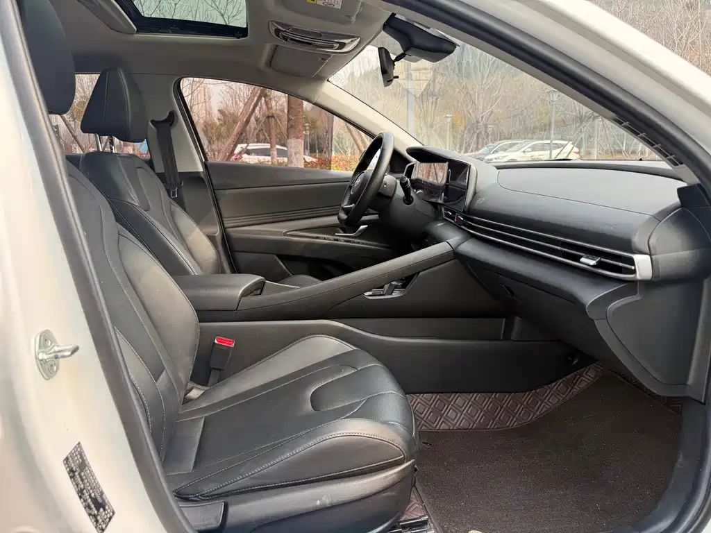 Elantra 2021 1.5L CVT LUX Premium Edition купить на сайте DeffCars
