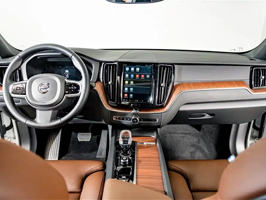 Volvo XC60 2025 B5 four-wheel drive Zhiyuan luxury version купить на сайте DeffCars