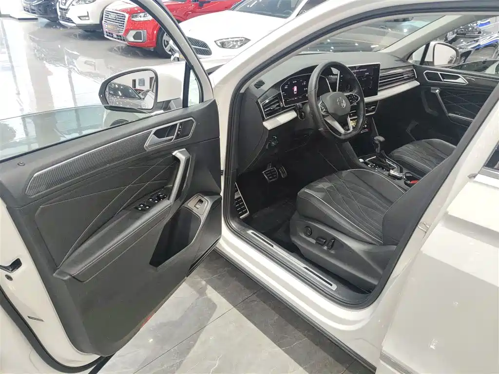 Tiguan L 2022 330TSI automatic two-wheel drive R-Line version купить на сайте DeffCars