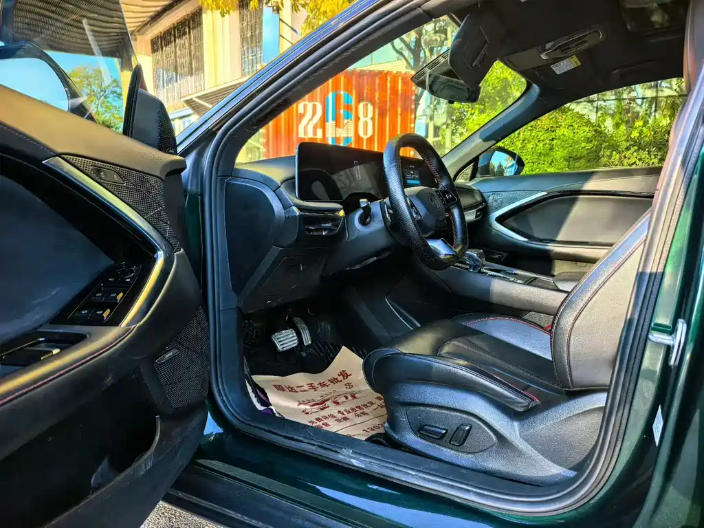 MG7 2023 2.0T Automatic Beauty Hunting Exclusive Edition купить на сайте DeffCars